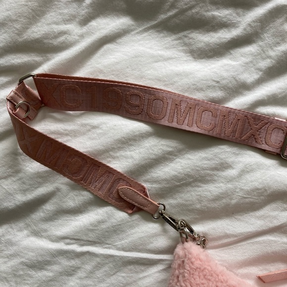 Pink fluffy purse - Picture 5 of 5